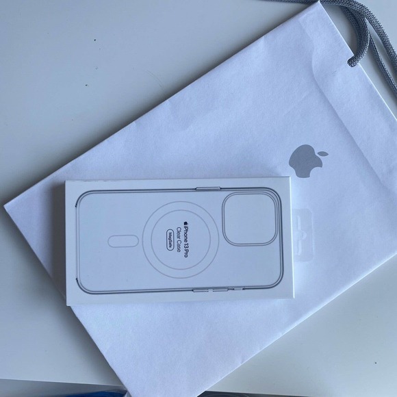 NEW in Box - Apple iPhone 13 PRO (6.1") Clear Case with Magsafe OEM - MSRP: $49